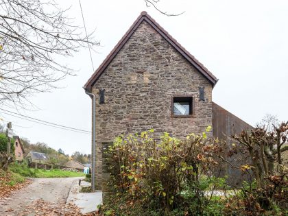 A Contemporary Extension for an Elegant Eighteenth-Century Home in Profondeville, Belgium by Puzzle’s Architecture (10)