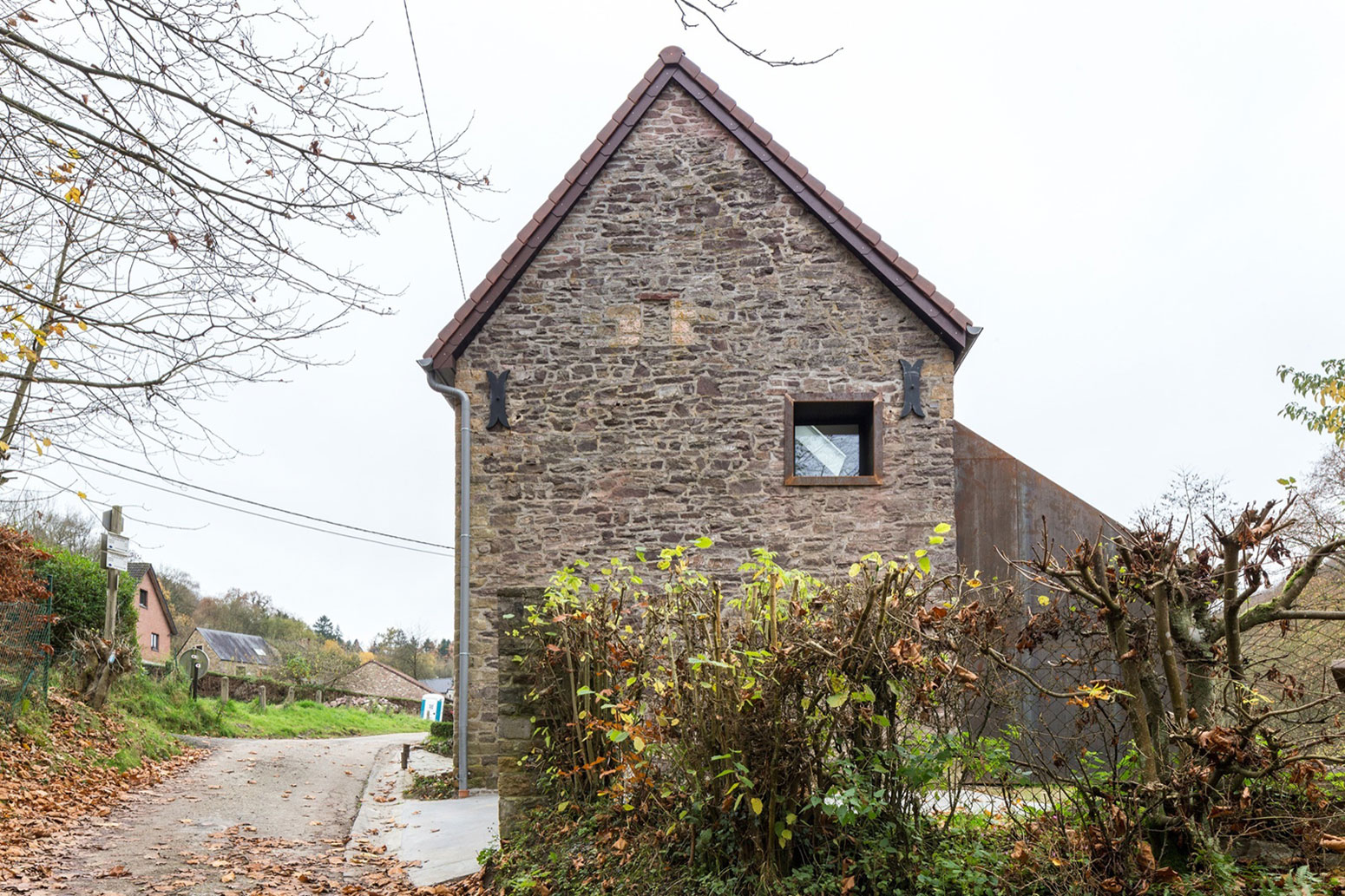 A Contemporary Extension for an Elegant Eighteenth-Century Home in Profondeville, Belgium by Puzzle’s Architecture (10)
