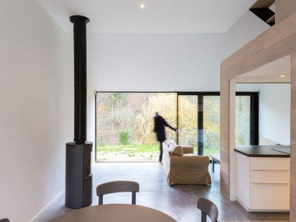 A Contemporary Extension for an Elegant Eighteenth-Century Home in Profondeville, Belgium by Puzzle’s Architecture (13)