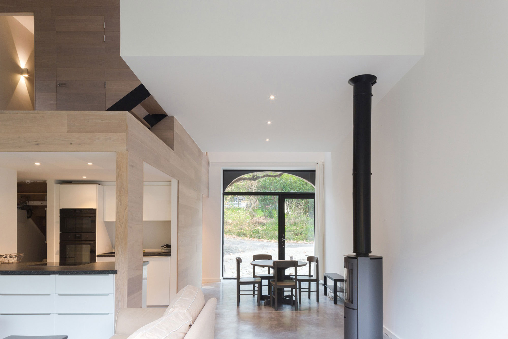 A Contemporary Extension for an Elegant Eighteenth-Century Home in Profondeville, Belgium by Puzzle’s Architecture (16)