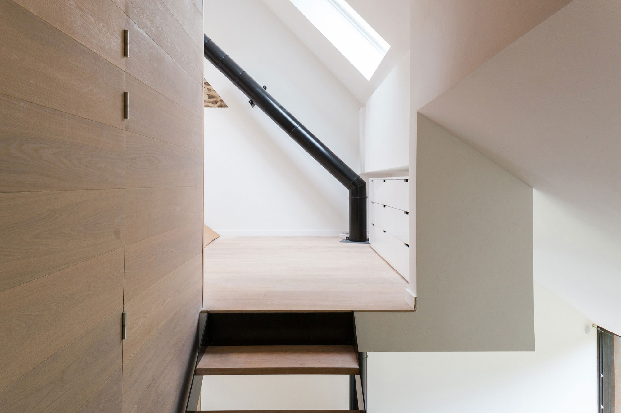 A Contemporary Extension for an Elegant Eighteenth-Century Home in Profondeville, Belgium by Puzzle’s Architecture (17)