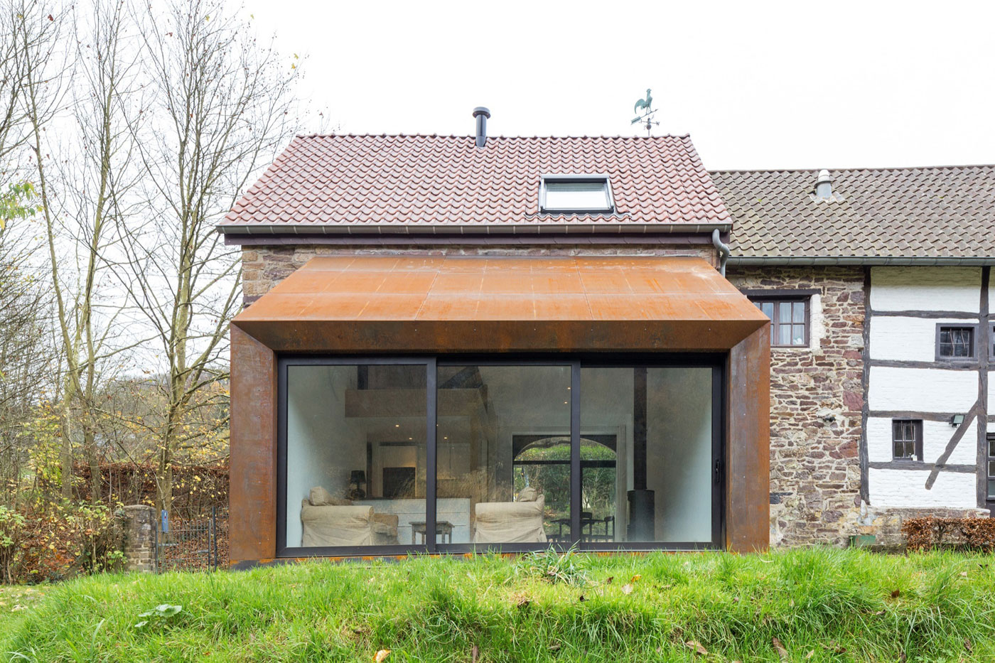 A Contemporary Extension for an Elegant Eighteenth-Century Home in Profondeville, Belgium by Puzzle’s Architecture (2)