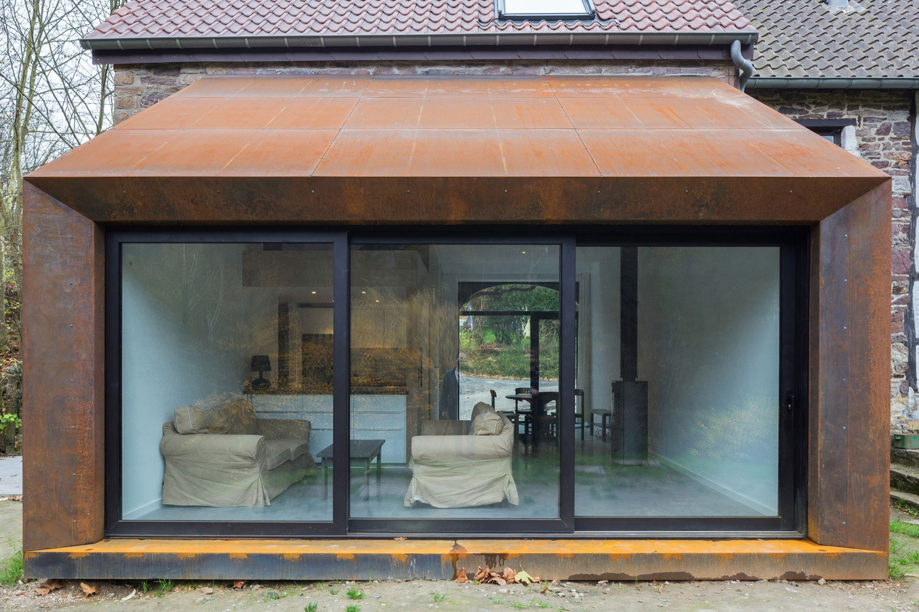 A Contemporary Extension for an Elegant Eighteenth-Century Home in Profondeville, Belgium by Puzzle’s Architecture (3)