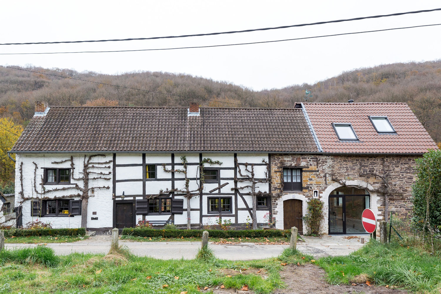 A Contemporary Extension for an Elegant Eighteenth-Century Home in Profondeville, Belgium by Puzzle’s Architecture (7)
