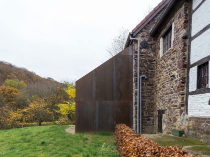 A Contemporary Extension for an Elegant Eighteenth-Century Home in Profondeville, Belgium by Puzzle’s Architecture (8)