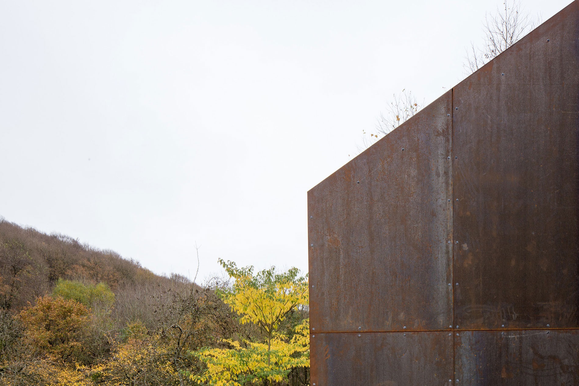 A Contemporary Extension for an Elegant Eighteenth-Century Home in Profondeville, Belgium by Puzzle’s Architecture (9)