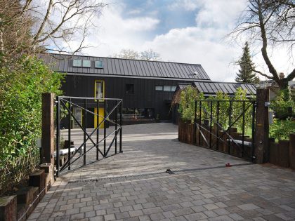 A Contemporary Family Home with Strong and Vibrant Interiors in Hertfordshire by Stephen Davy Peter Smith Architects (1)