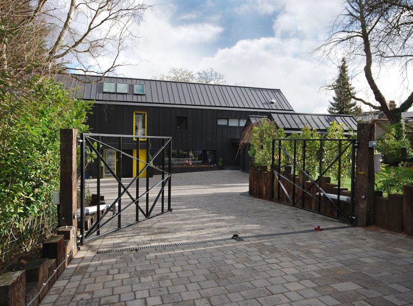 A Contemporary Family Home with Strong and Vibrant Interiors in Hertfordshire by Stephen Davy Peter Smith Architects (1)