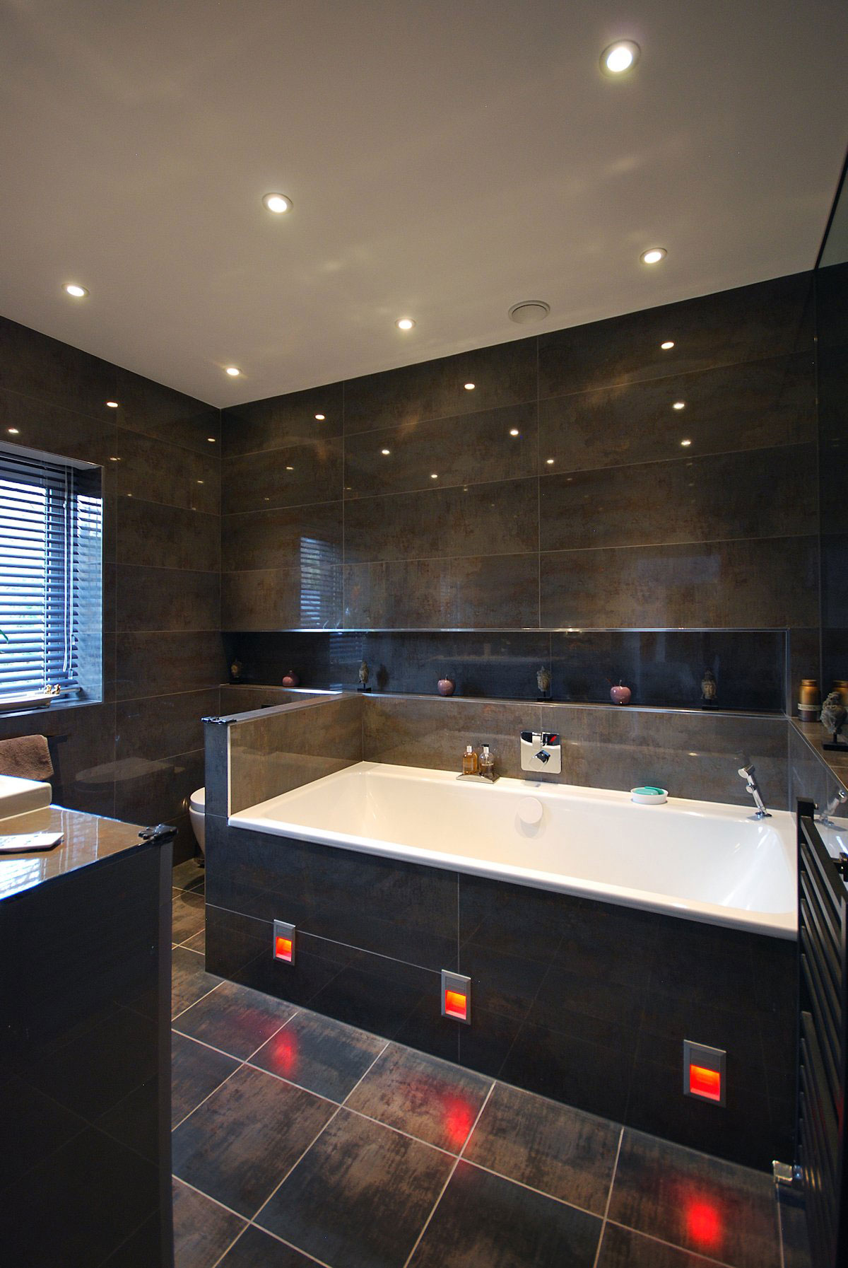 A Contemporary Family Home with Strong and Vibrant Interiors in Hertfordshire by Stephen Davy Peter Smith Architects (10)