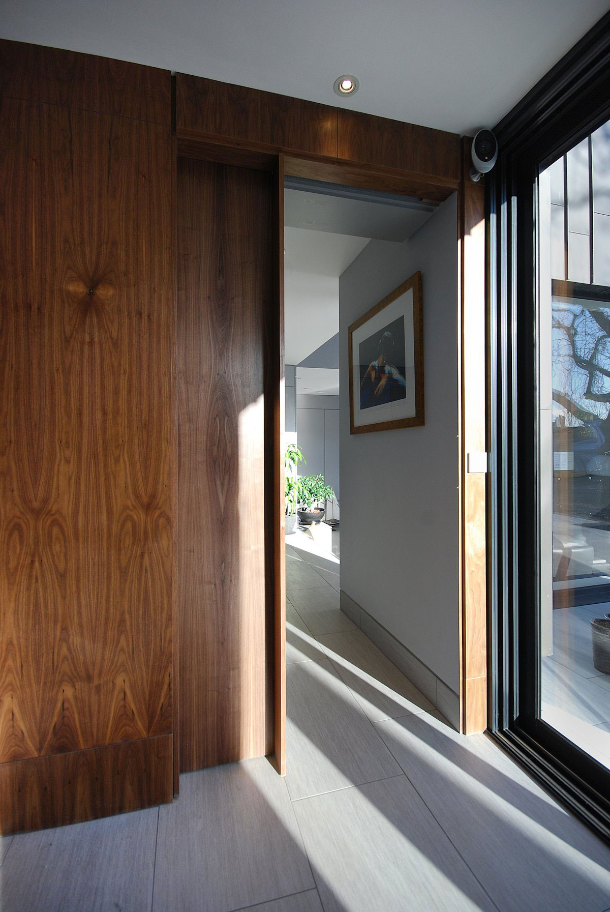 A Contemporary Family Home with Strong and Vibrant Interiors in Hertfordshire by Stephen Davy Peter Smith Architects (11)