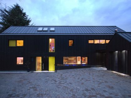 A Contemporary Family Home with Strong and Vibrant Interiors in Hertfordshire by Stephen Davy Peter Smith Architects (14)