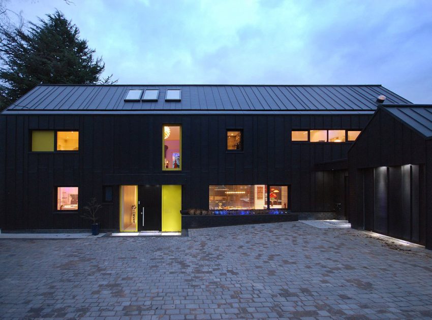 A Contemporary Family Home with Strong and Vibrant Interiors in Hertfordshire by Stephen Davy Peter Smith Architects (14)