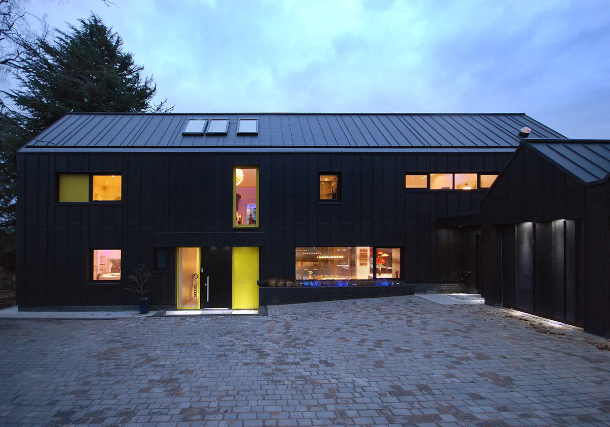 A Contemporary Family Home with Strong and Vibrant Interiors in Hertfordshire by Stephen Davy Peter Smith Architects (14)