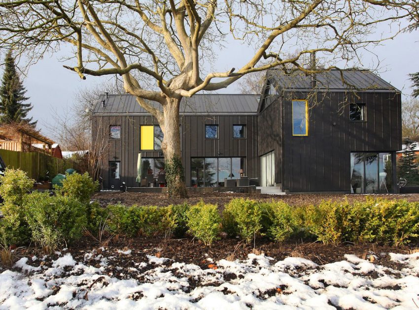 A Contemporary Family Home with Strong and Vibrant Interiors in Hertfordshire by Stephen Davy Peter Smith Architects (15)