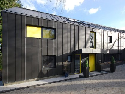 A Contemporary Family Home with Strong and Vibrant Interiors in Hertfordshire by Stephen Davy Peter Smith Architects (2)