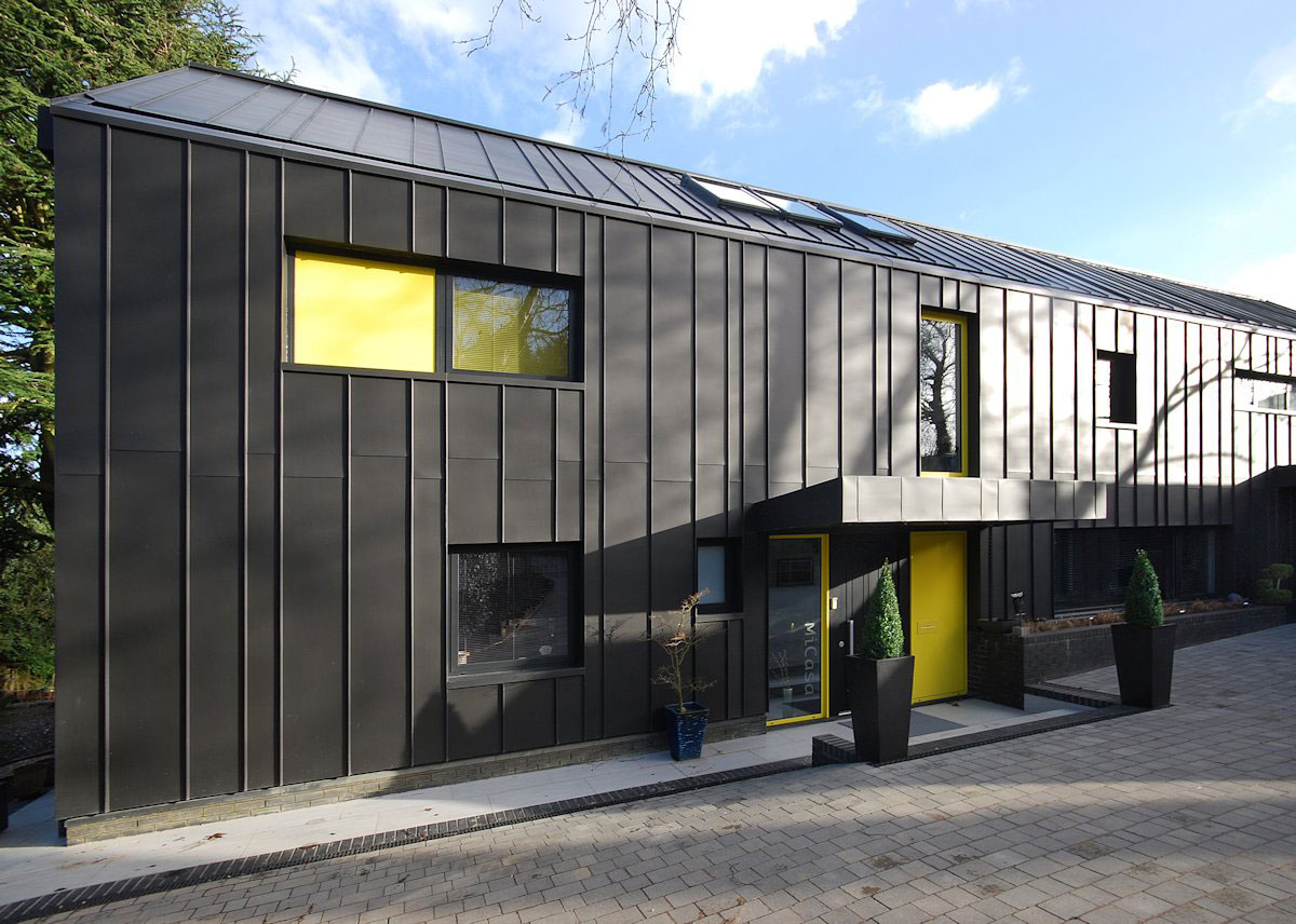 A Contemporary Family Home with Strong and Vibrant Interiors in Hertfordshire by Stephen Davy Peter Smith Architects (2)