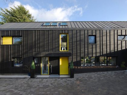 A Contemporary Family Home with Strong and Vibrant Interiors in Hertfordshire by Stephen Davy Peter Smith Architects (3)