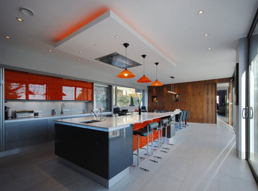 A Contemporary Family Home with Strong and Vibrant Interiors in Hertfordshire by Stephen Davy Peter Smith Architects (7)