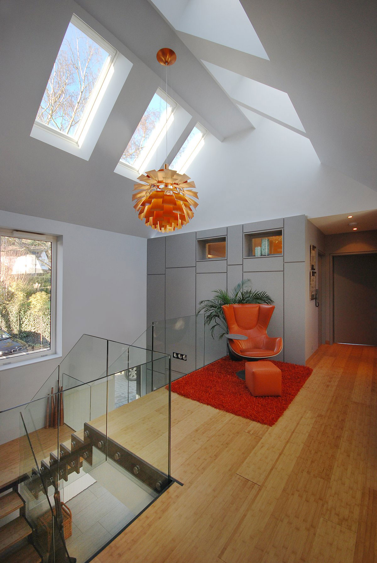 A Contemporary Family Home with Strong and Vibrant Interiors in Hertfordshire by Stephen Davy Peter Smith Architects (9)