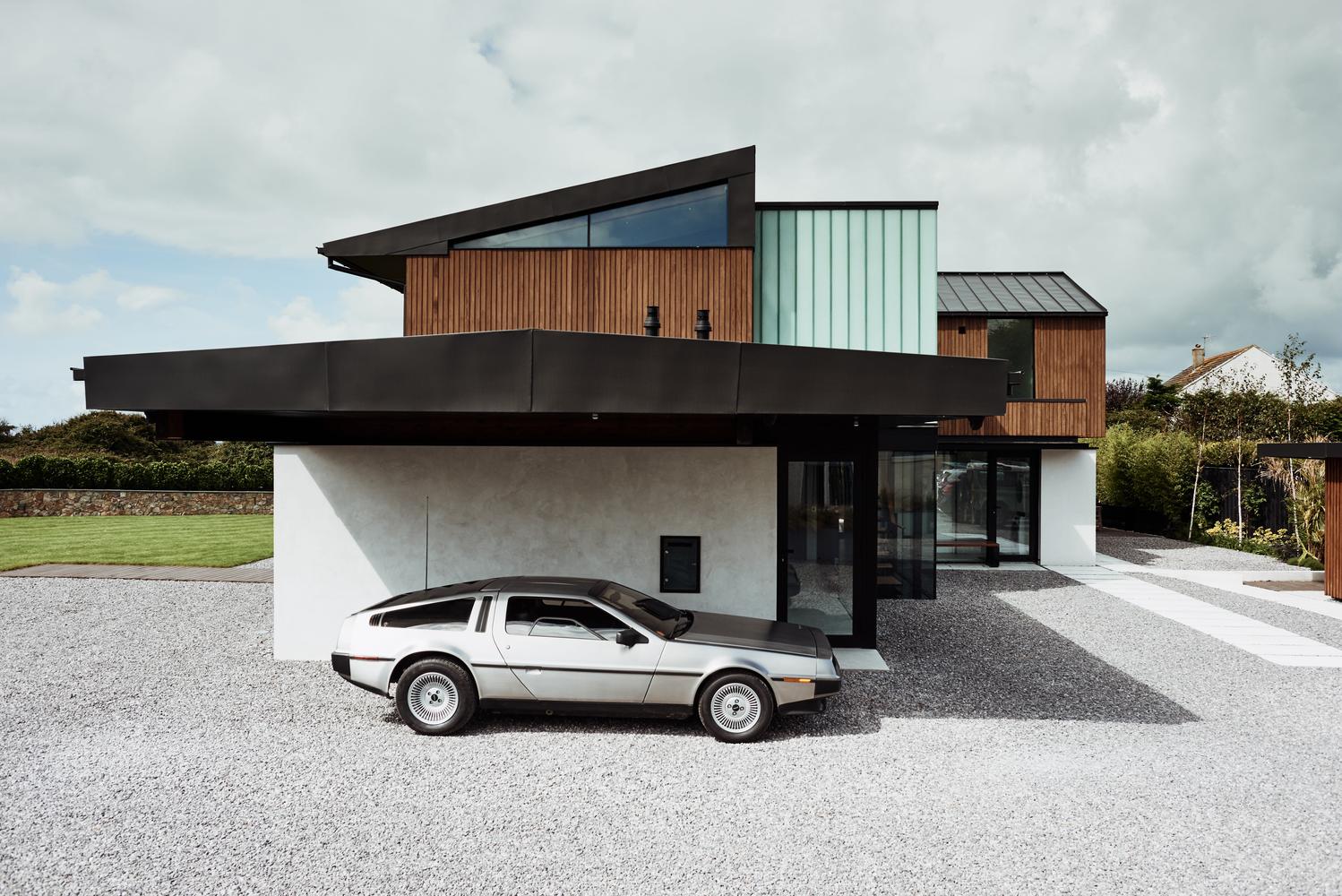A Contemporary Family Home with a Pair of Mono-Pitched Volumes in South Wales by Hyde + Hyde Architects (3)