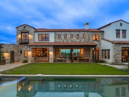 A Striking Contemporary Home with Rustic Style and Steel Elements in Austin, Texas by Vanguard Studio Inc (15)