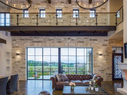 A Striking Contemporary Home with Rustic Style and Steel Elements in Austin, Texas by Vanguard Studio Inc (3)