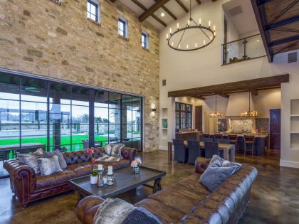 A Striking Contemporary Home with Rustic Style and Steel Elements in Austin, Texas by Vanguard Studio Inc (5)