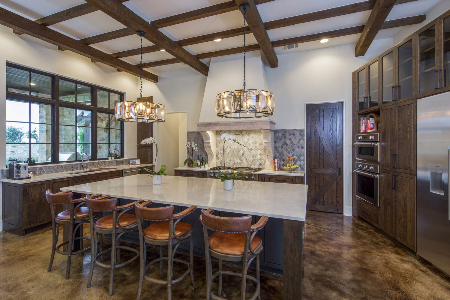 A Striking Contemporary Home with Rustic Style and Steel Elements in Austin, Texas by Vanguard Studio Inc (6)