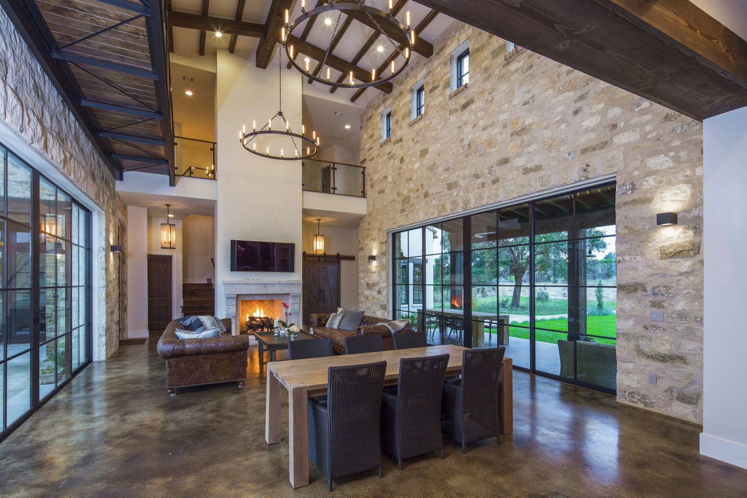 A Striking Contemporary Home with Rustic Style and Steel Elements in Austin, Texas by Vanguard Studio Inc (7)