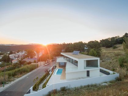 A Stunning Contemporary Hillside Home Overlooking the Atlantic Ocean in Dafundo by JPS Atelier (1)