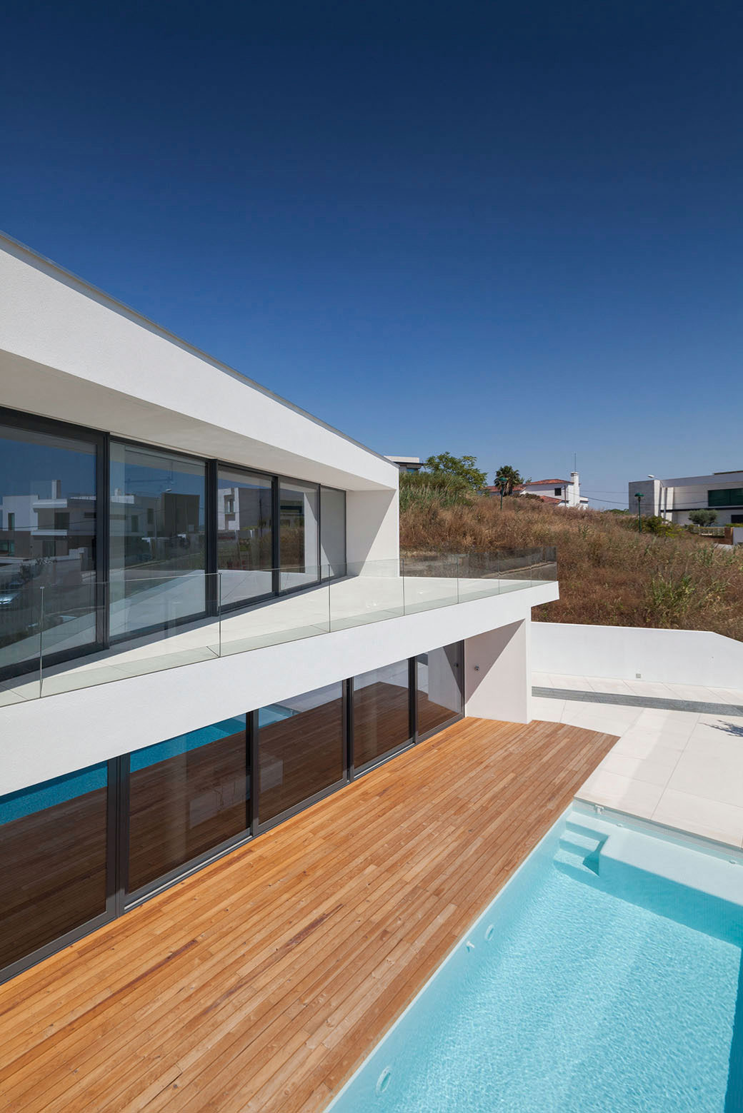 A Stunning Contemporary Hillside Home Overlooking the Atlantic Ocean in Dafundo by JPS Atelier (10)