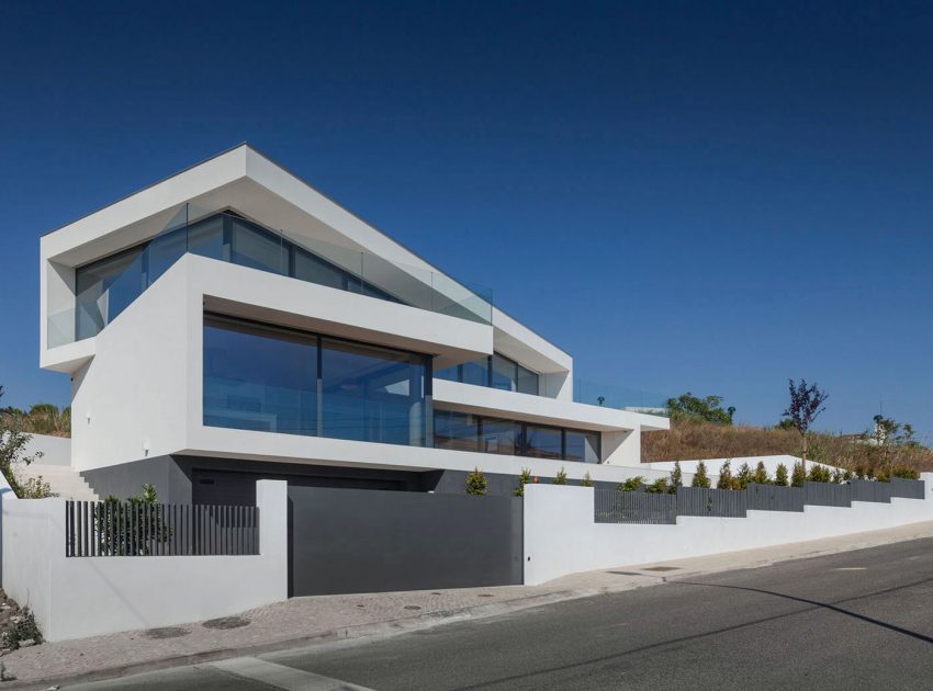 A Stunning Contemporary Hillside Home Overlooking the Atlantic Ocean in Dafundo by JPS Atelier (11)