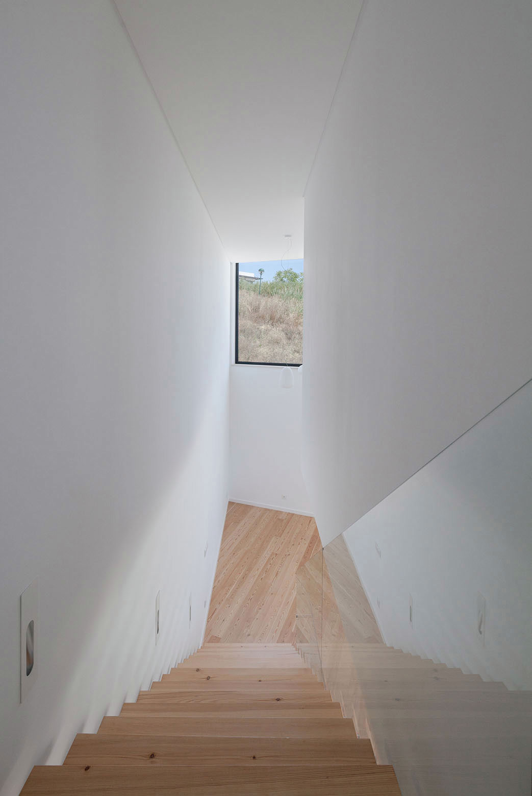 A Stunning Contemporary Hillside Home Overlooking the Atlantic Ocean in Dafundo by JPS Atelier (19)