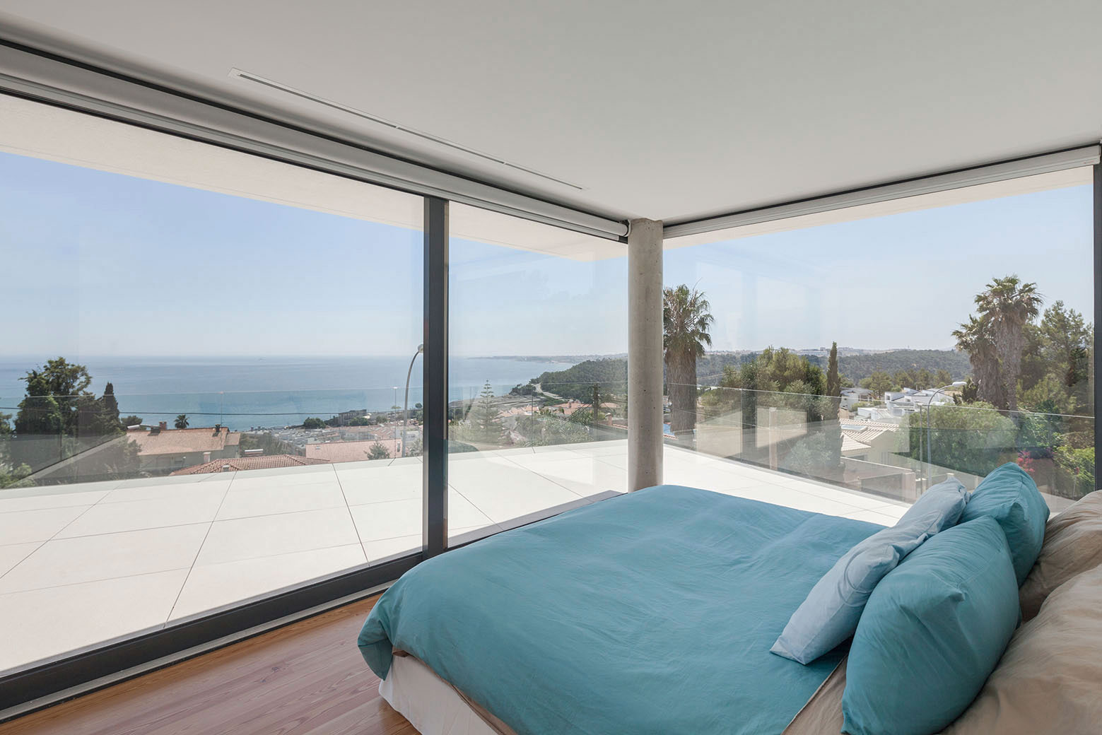A Stunning Contemporary Hillside Home Overlooking the Atlantic Ocean in Dafundo by JPS Atelier (20)