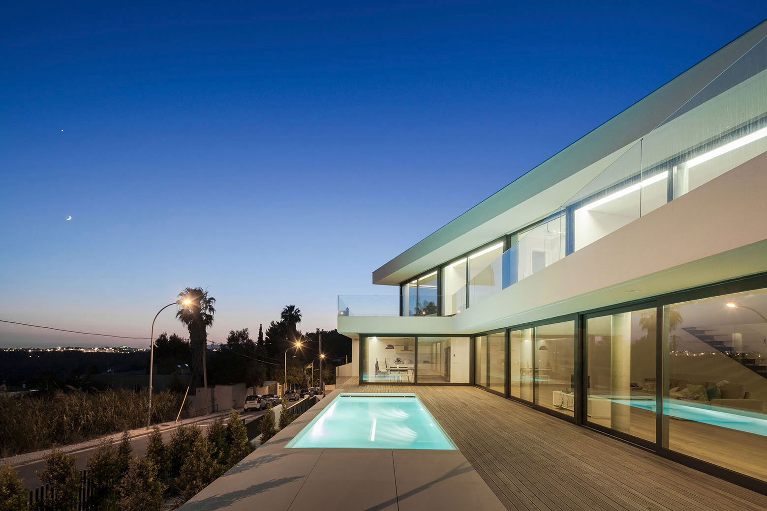 A Stunning Contemporary Hillside Home Overlooking the Atlantic Ocean in Dafundo by JPS Atelier (23)