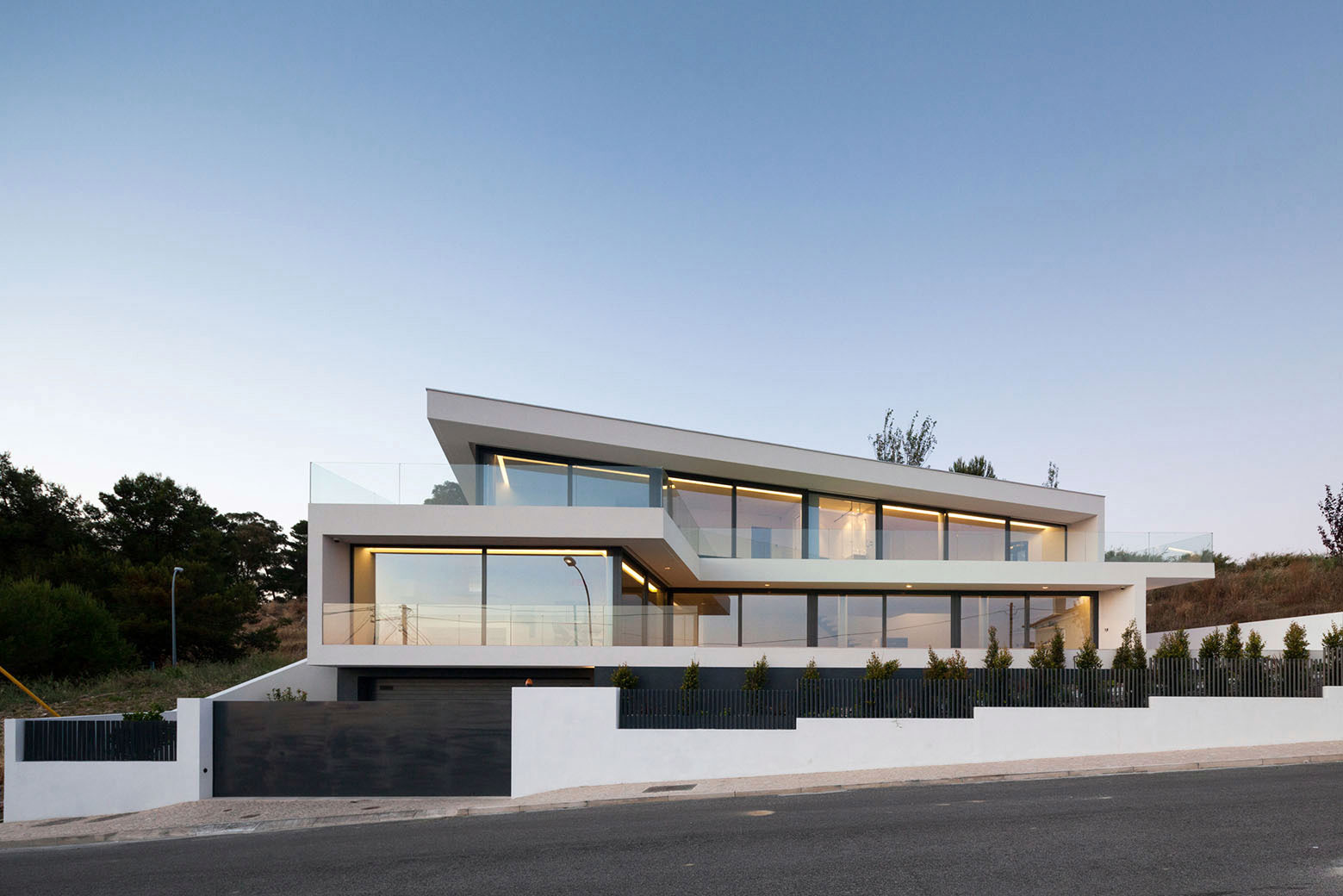 A Stunning Contemporary Hillside Home Overlooking the Atlantic Ocean in Dafundo by JPS Atelier (25)