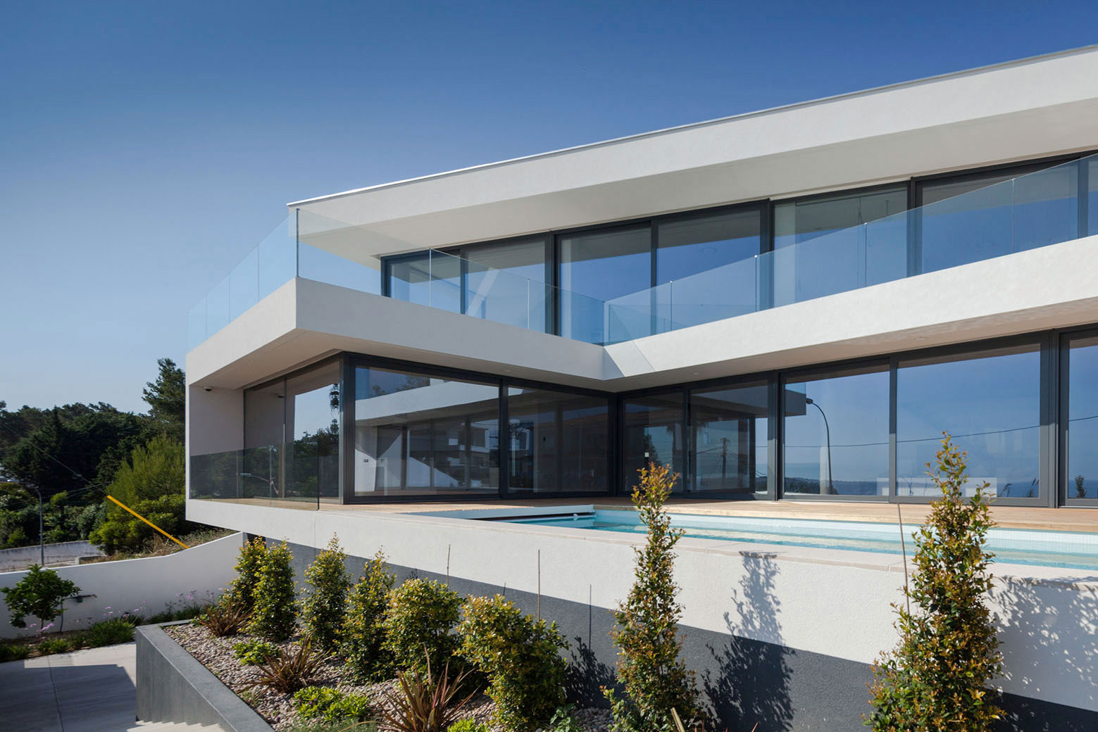 A Stunning Contemporary Hillside Home Overlooking the Atlantic Ocean in Dafundo by JPS Atelier (7)