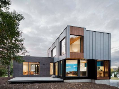 A Contemporary Home Combines Wood and Steel Panelling in Rimouski by NatureHumaine (1)