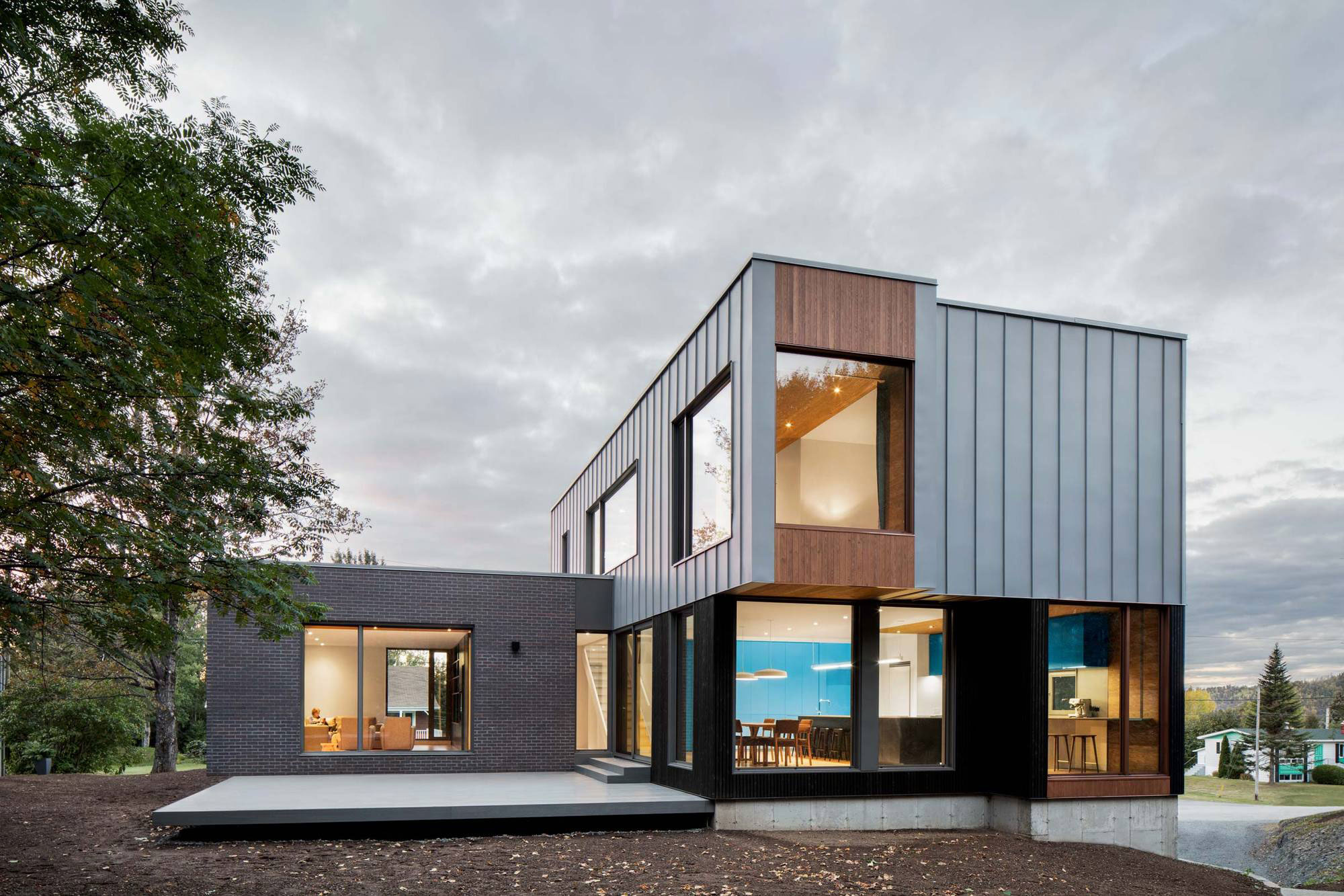 A Contemporary Home Combines Wood and Steel Panelling in Rimouski by NatureHumaine (1)
