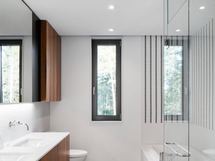 A Contemporary Home Combines Wood and Steel Panelling in Rimouski by NatureHumaine (15)