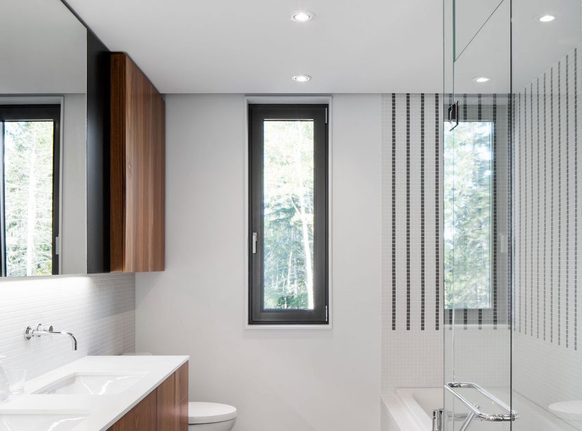 A Contemporary Home Combines Wood and Steel Panelling in Rimouski by NatureHumaine (15)
