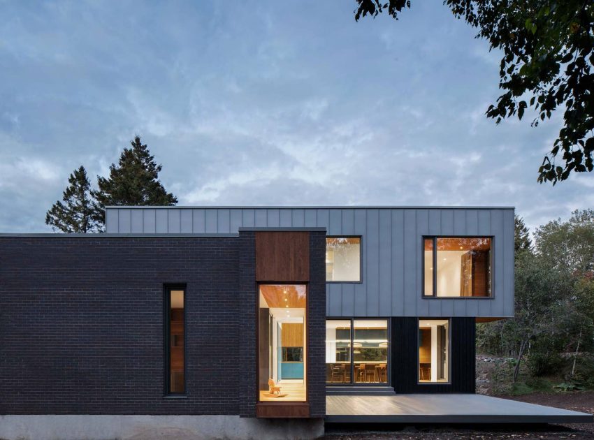 A Contemporary Home Combines Wood and Steel Panelling in Rimouski by NatureHumaine (4)