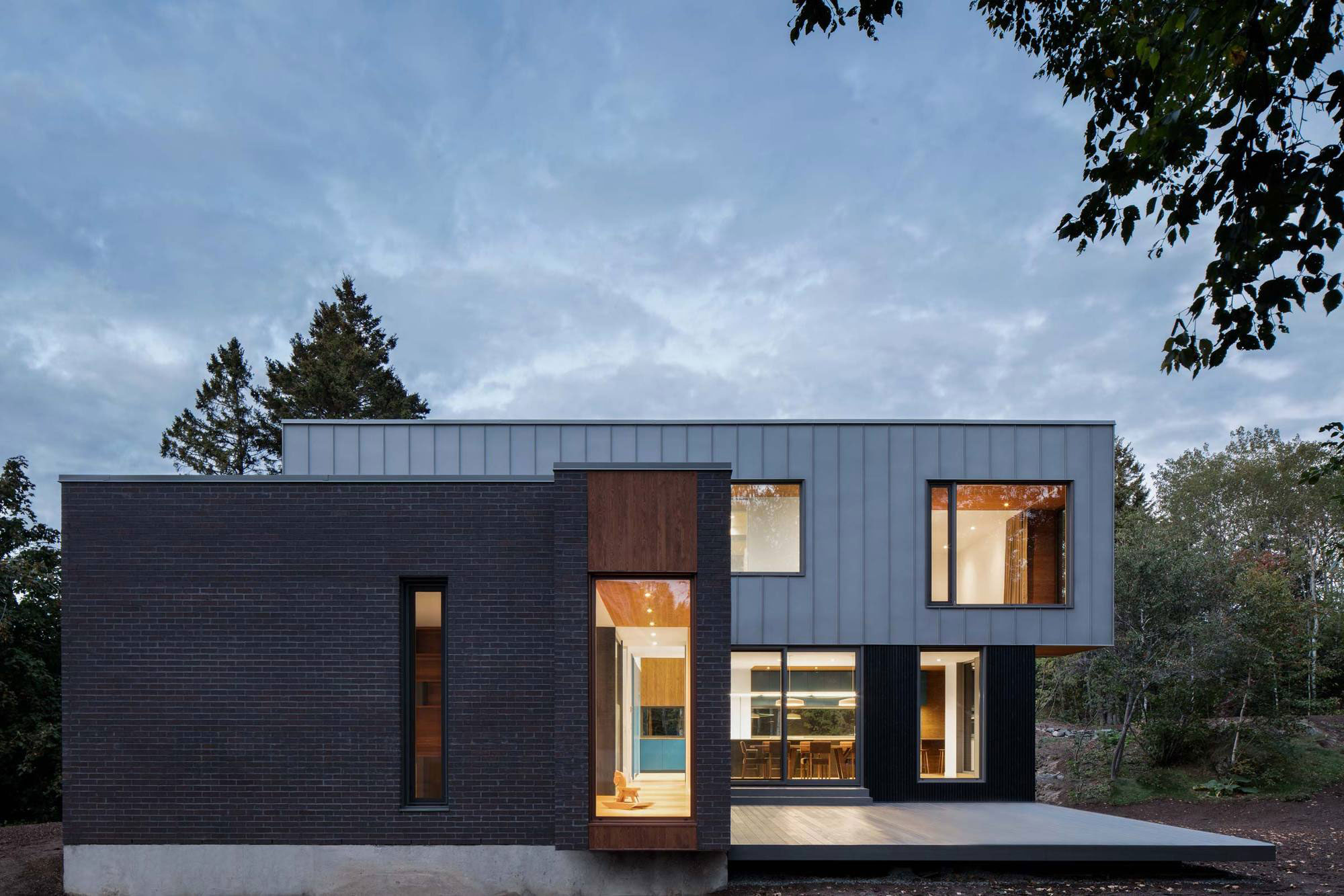 A Contemporary Home Combines Wood and Steel Panelling in Rimouski by NatureHumaine (4)