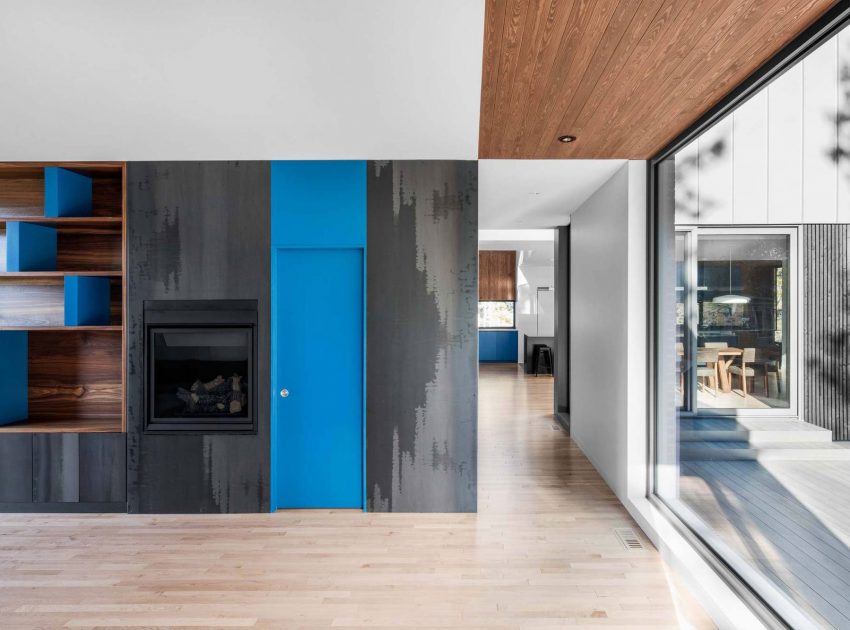 A Contemporary Home Combines Wood and Steel Panelling in Rimouski by NatureHumaine (7)