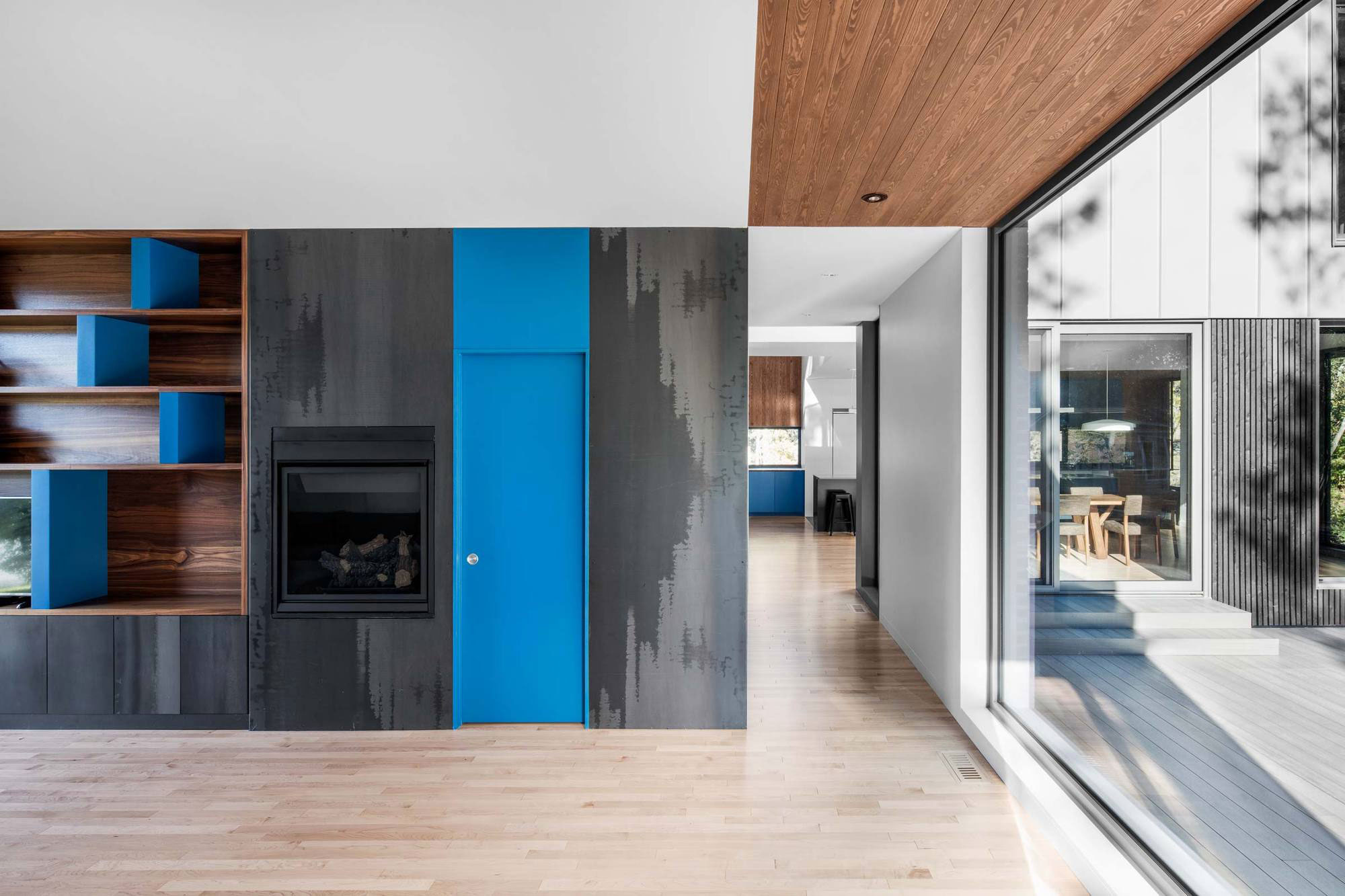 A Contemporary Home Combines Wood and Steel Panelling in Rimouski by NatureHumaine (7)