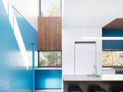 A Contemporary Home Combines Wood and Steel Panelling in Rimouski by NatureHumaine (8)