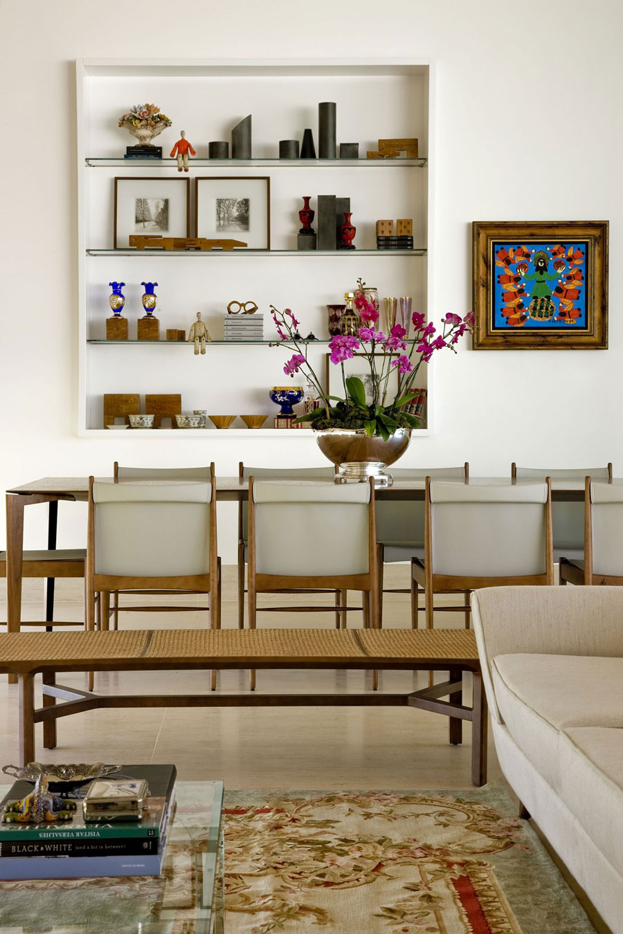 A Contemporary Home Composed by Streamlined Structure with Eclectic Interiors in Goiania by Leo Romano (11)