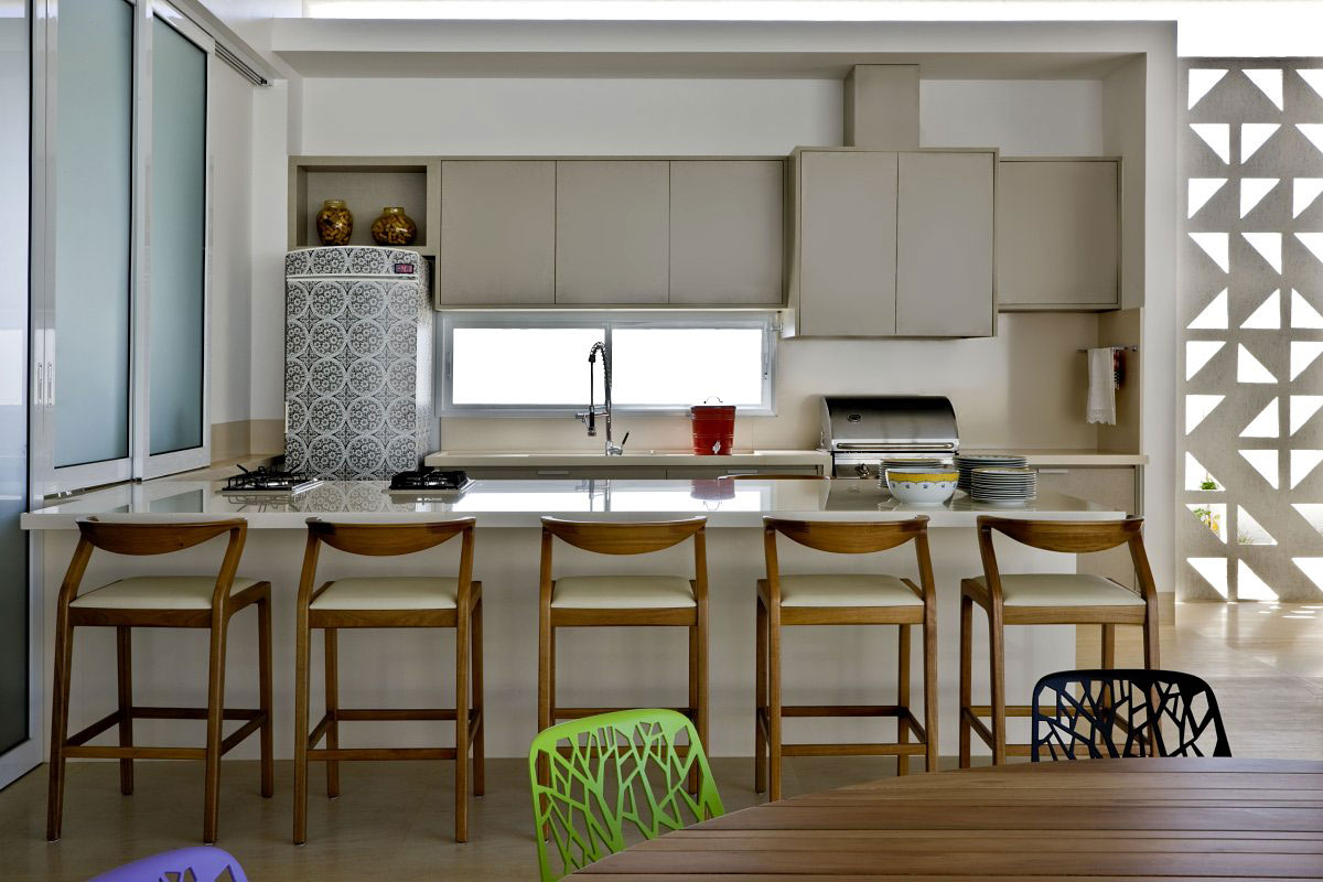 A Contemporary Home Composed by Streamlined Structure with Eclectic Interiors in Goiania by Leo Romano (14)