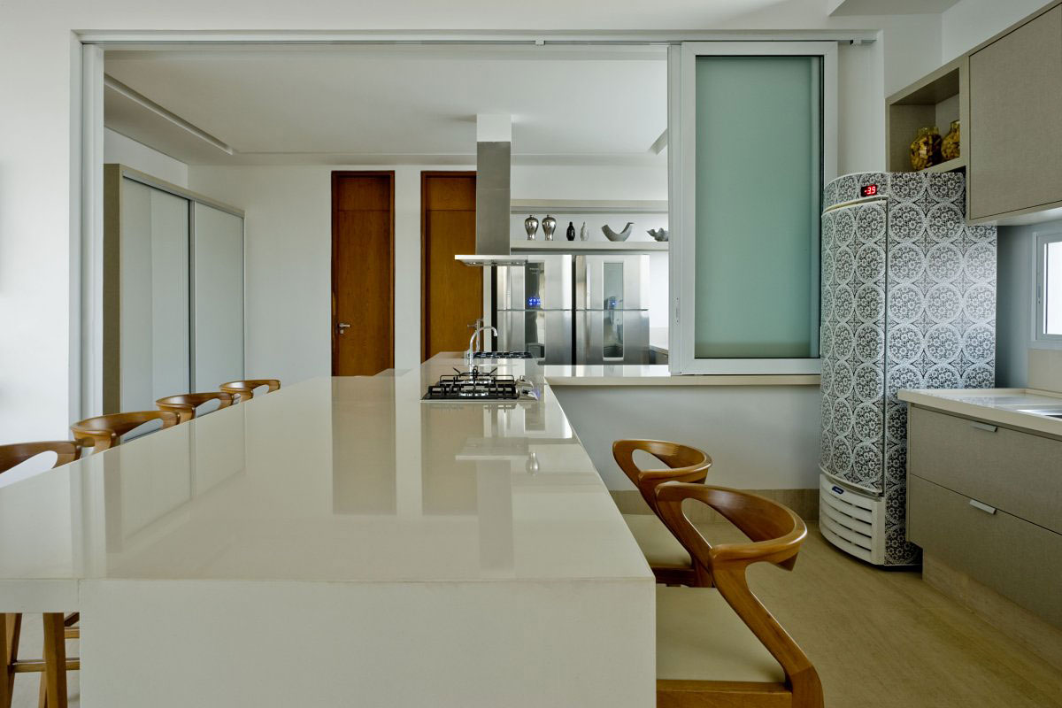 A Contemporary Home Composed by Streamlined Structure with Eclectic Interiors in Goiania by Leo Romano (15)