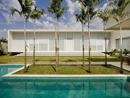 A Contemporary Home Composed by Streamlined Structure with Eclectic Interiors in Goiania by Leo Romano (5)